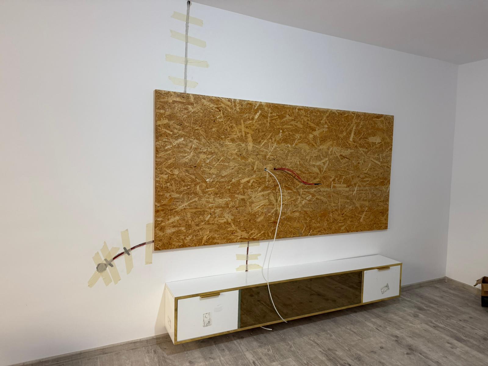Media wall structure and floating unit during installation