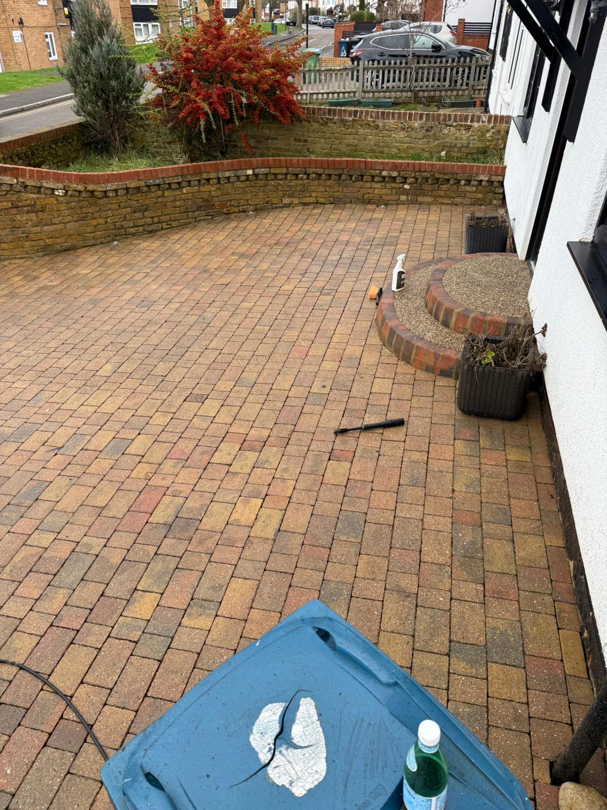 Curved front driveway paving cleaned and restored after jet washing